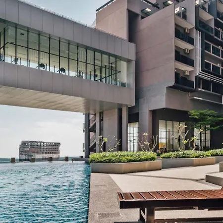 Imperio Residence Seafront By Perfect Host